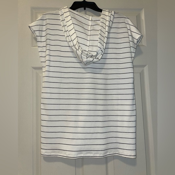 Black and white stripe top - Picture 2 of 6